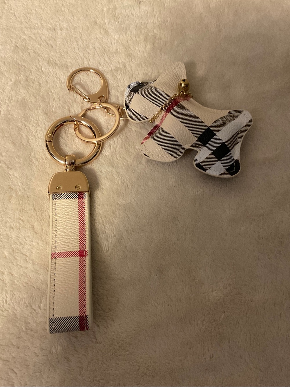 Plaid Dog Charm Key & Card Holder with Gold Hardware - Cream Plaid